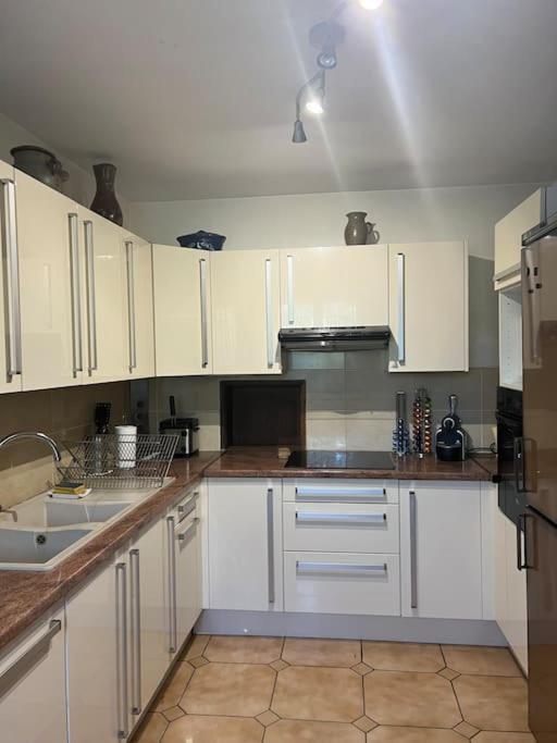 Maison Familiale Idealement Situee Avec Tout Le Confort Nîmes Exteriör bild